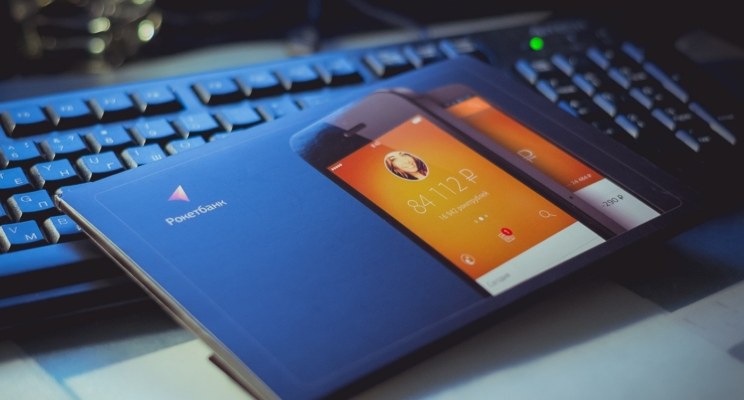 ноутбук, телефон, touch bank