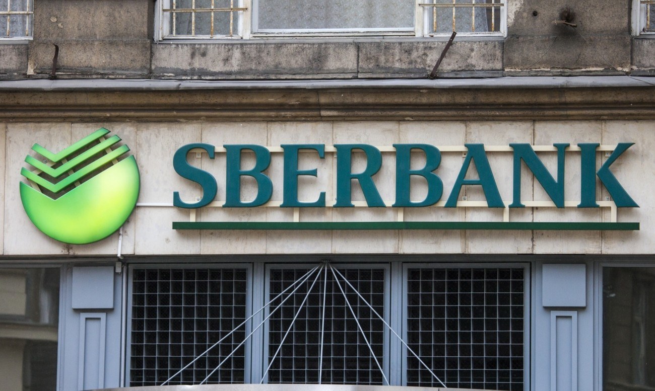 Доля денег на вкладах россиян в Сбербанке упала до 43 %