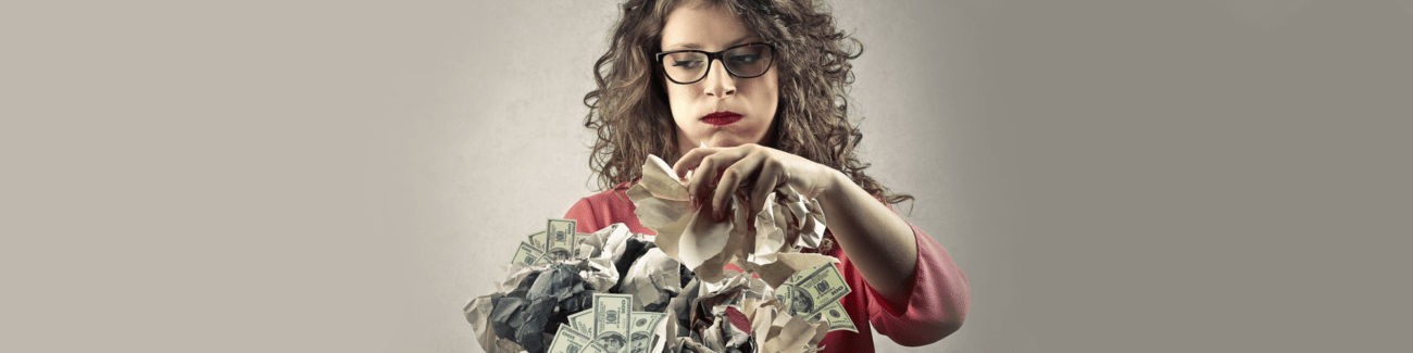 женщина, деньги, мусор