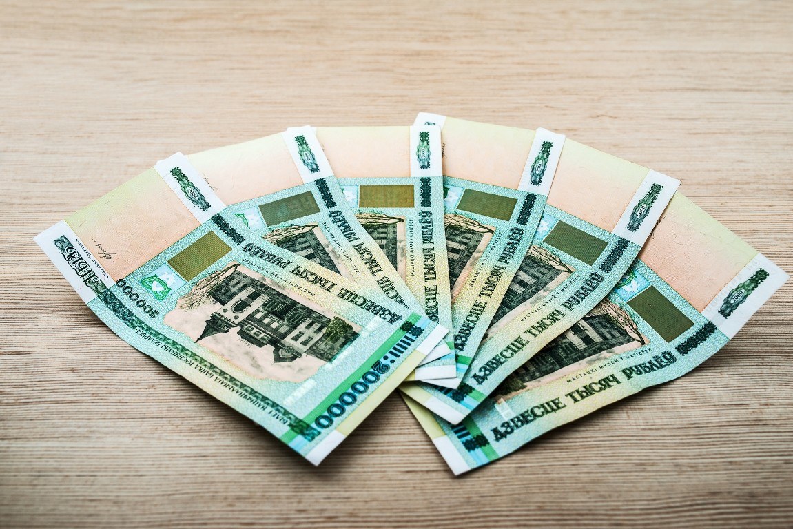 Россияне ставят белорусский рубль в один ряд с евро и долларом