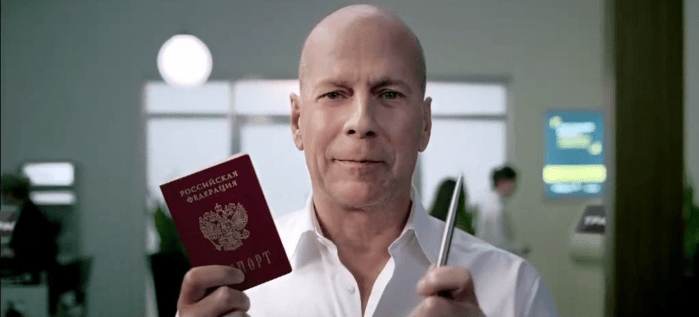 Брюс Уиллис, паспорт, ручка
