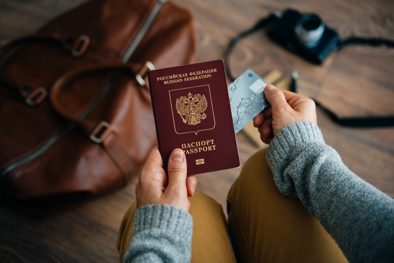 В России собираются отменить бумажные паспорта