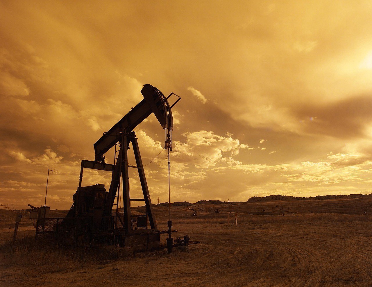 Эксперты: Нефть подешевела, значит, бензин подорожает