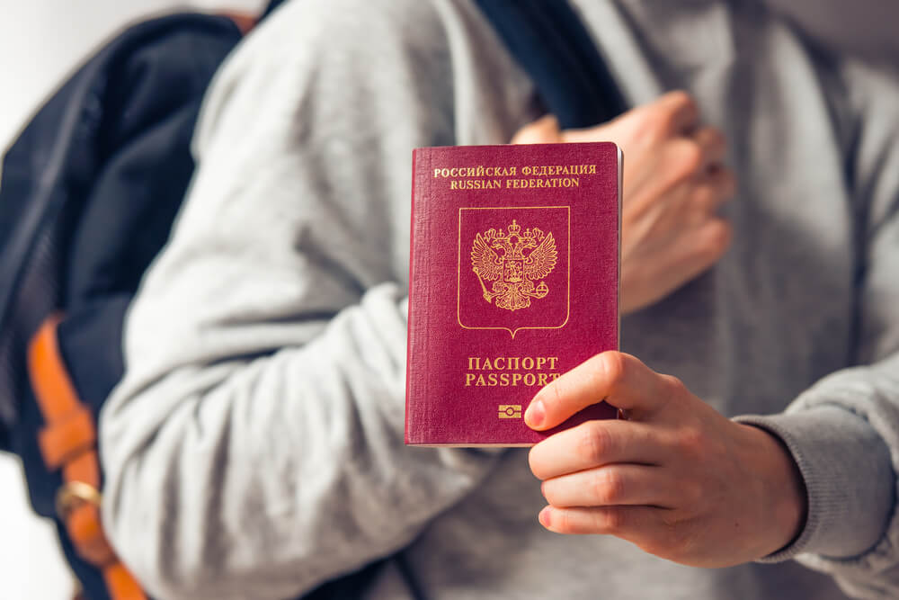 В России начинают выдавать электронные паспорта вместо бумажных
