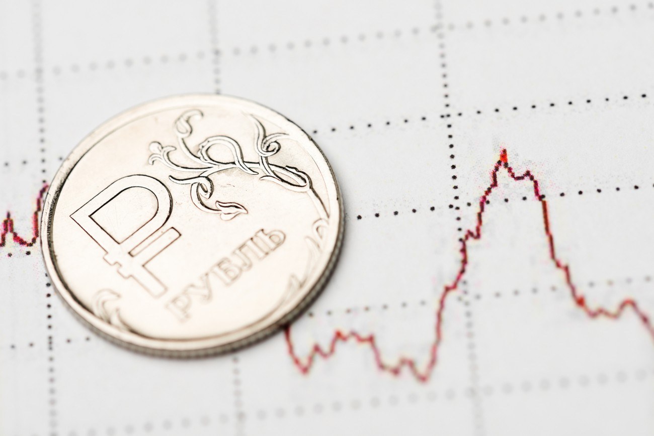 Минфин выбросит на рынок новую порцию валюты в надежде спасти рубль
