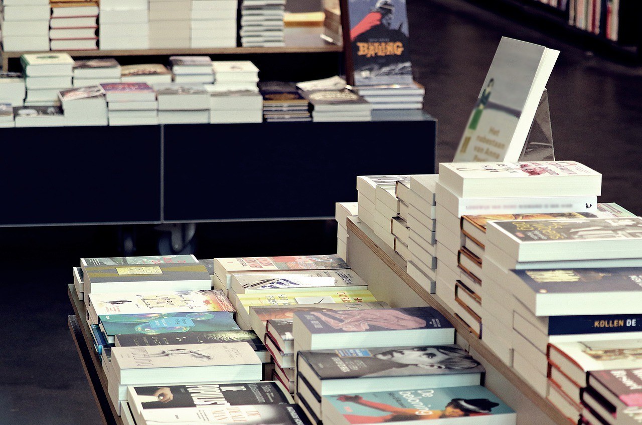 Минпромторг предлагает запретить фотографирование книг в магазинах