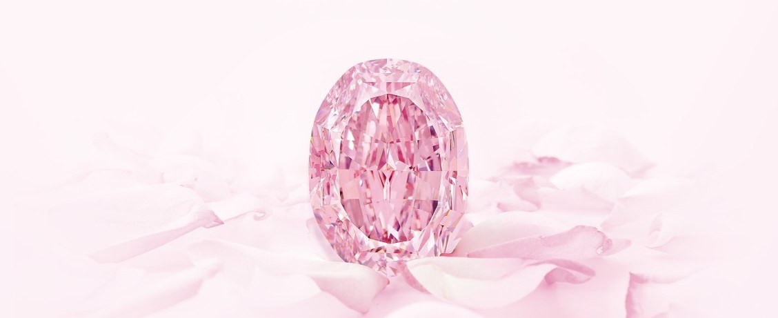 Российский розовый бриллиант продали за 26,6 млн долларов