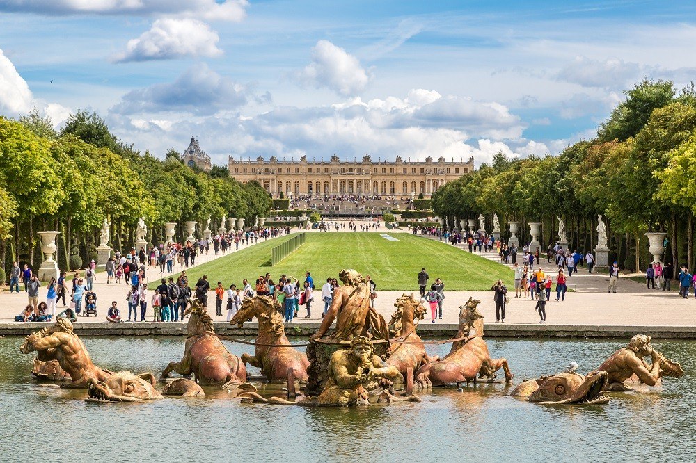 Версальский дворец, пригород Парижа, Франция: 51 млрд долларов