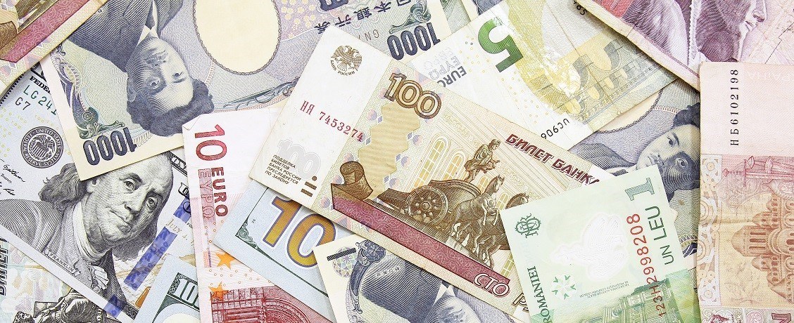 Евро на Мосбирже обвалился до уровня начала пандемии