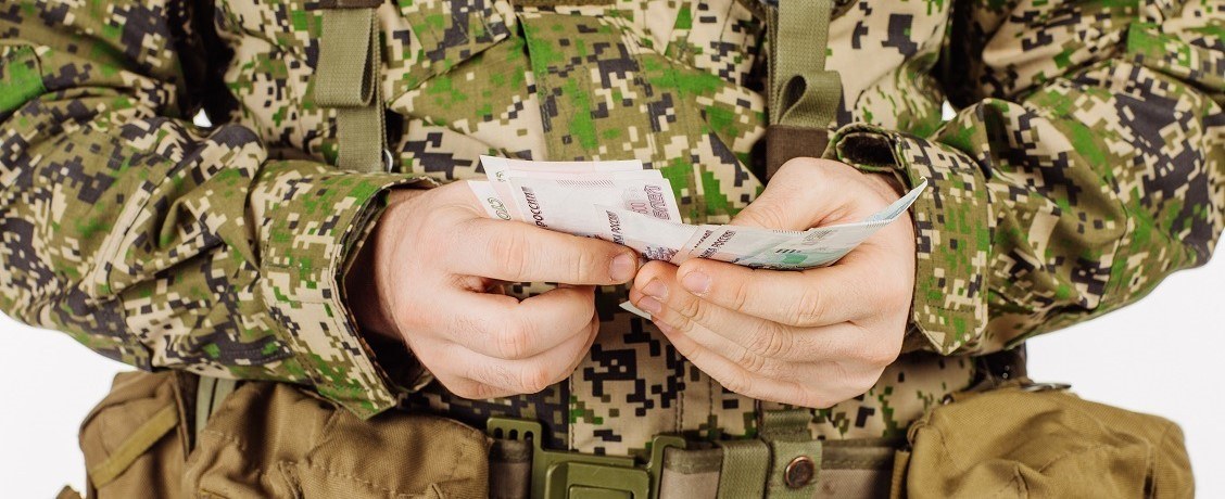 Российским силовикам с нового года повысят зарплаты