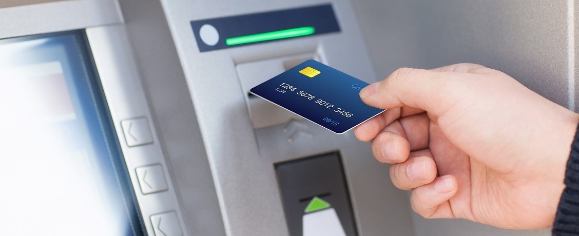 Альфа-Банк установил первый прозрачный банкомат