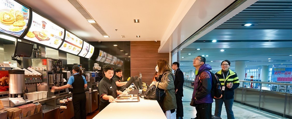 Сеть бывших ресторанов McDonald’s начала набирать сотрудников