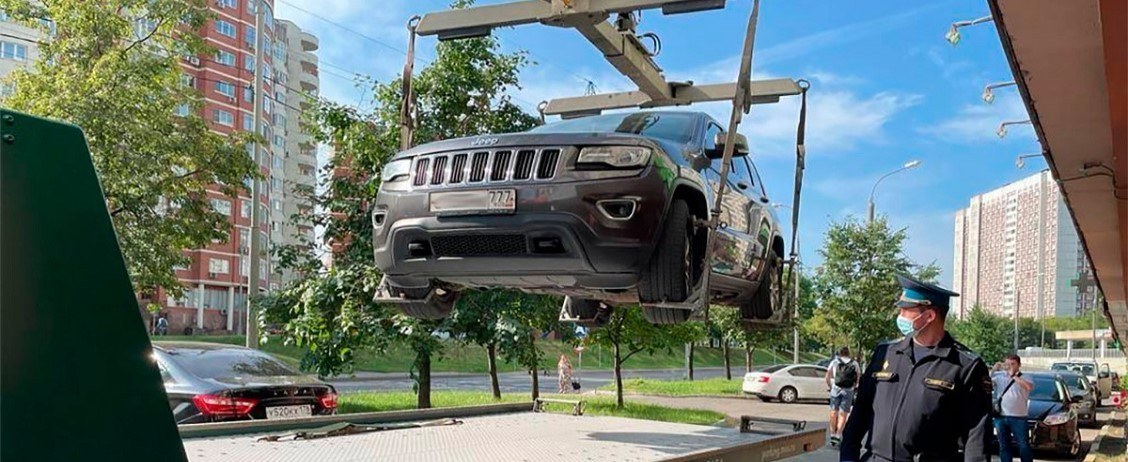 Столичные приставы забрали у водителя Jeep из-за штрафов на 400 000 рублей