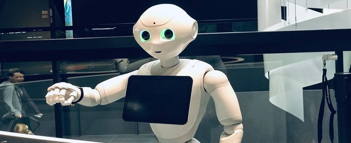 Илон Маск назвал дату создания робота-андроида