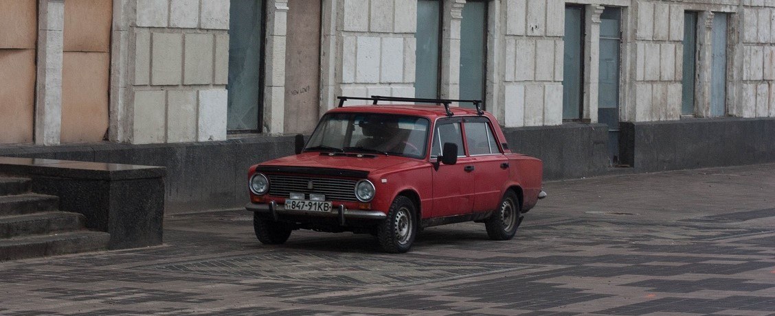 «АвтоВАЗ» снизил продажи Lada в России на треть
