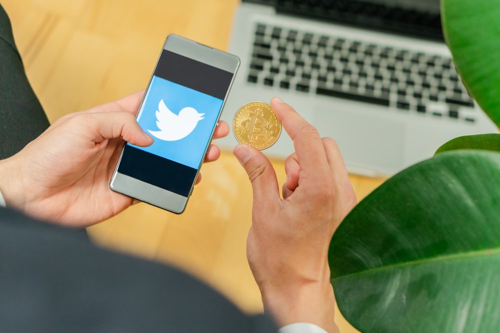 С пользователей Твиттера начинают брать деньги: как Илон Маск меняет только что приобретенную соцсеть