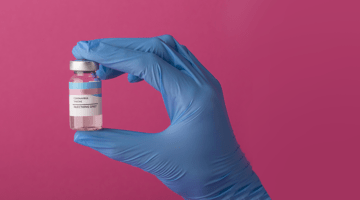 Эксперты рассказали, почему снижаются акции производителей вакцин от коронавируса