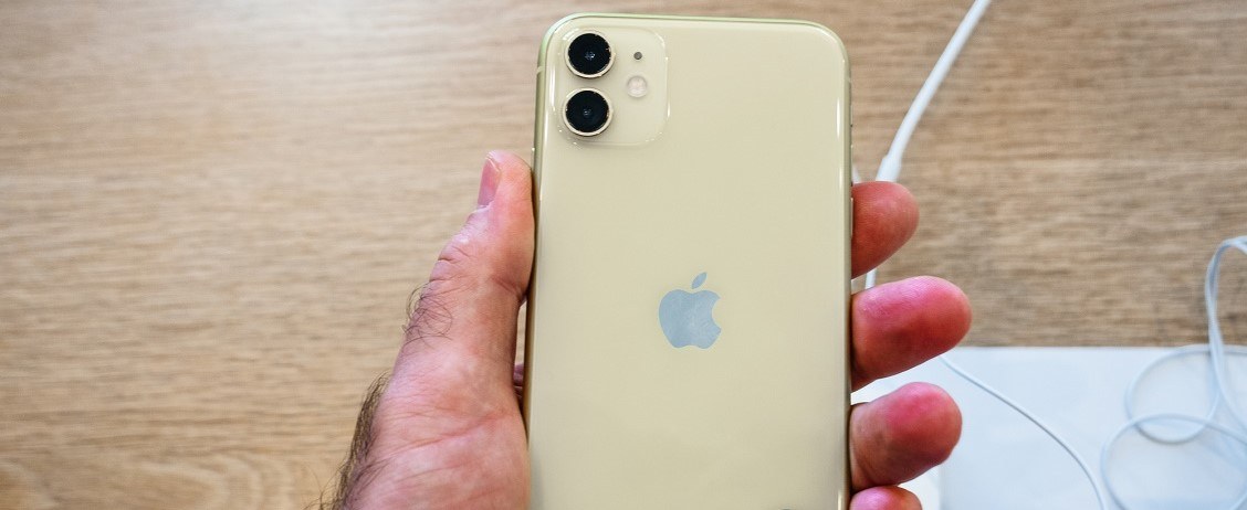 Apple резко сокращает выпуск новых iPhone 13