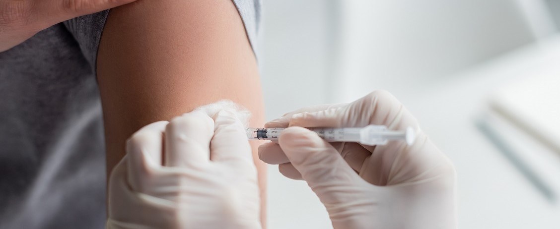 Российские фармкомпании сократили производство вакцин от коронавируса