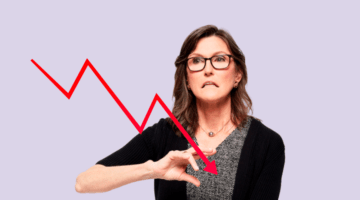 Фонд Кэти Вуд терпит убытки: стоит ли избавляться от акций