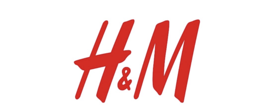 Россияне выстроились в огромные очереди к открывшимся магазинам H&M