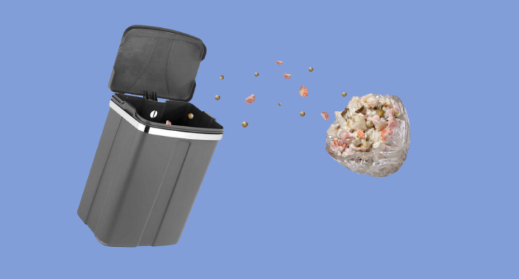 Сколько еды вы выбрасываете после новогодних праздников: отвечают читатели Финтолка