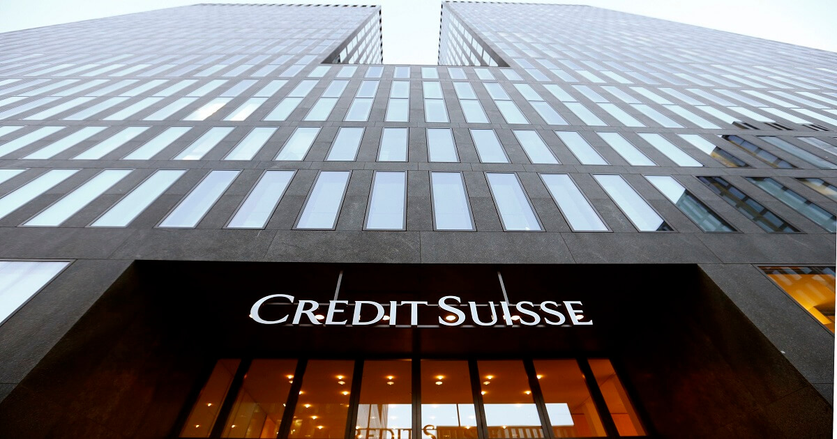 Швейцарские банки спасают друг друга от банкротства: как это касается россиян