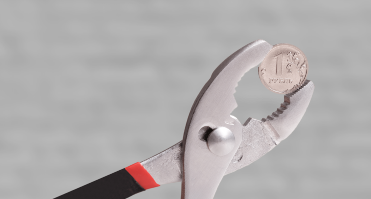 Почему дешевеет рубль: все причины роста курса доллара