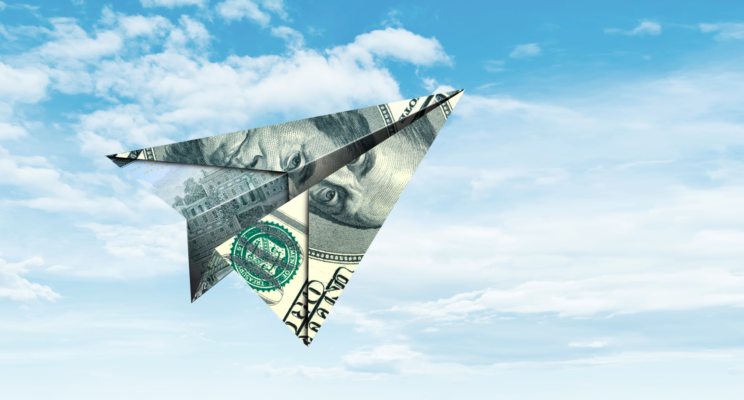 Чешский блогер сбросил с вертолета миллион долларов