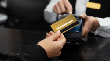 Как зарабатывать на кредитной карте: пять простых шагов