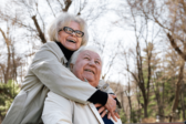 Скидка на возраст: какие льготы положены пенсионерам