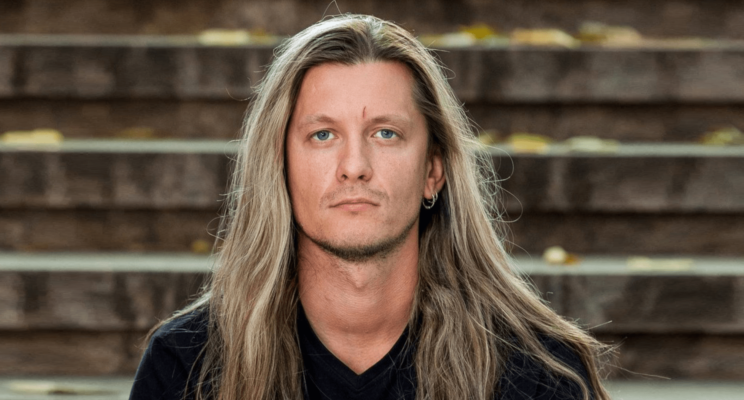 «Дохода от инвестиций хватает, чтобы ничего не делать». Интервью с автором «Хулиномики»